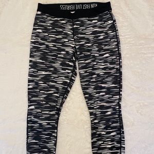 Nike Black Camo Capri Leggings